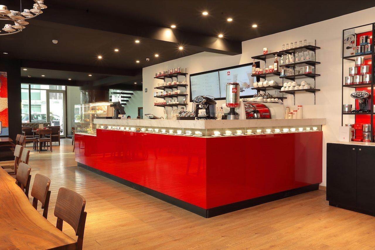 Le Palace D'Anfa Casablanca Luaran gambar The interior of a typical Starbucks