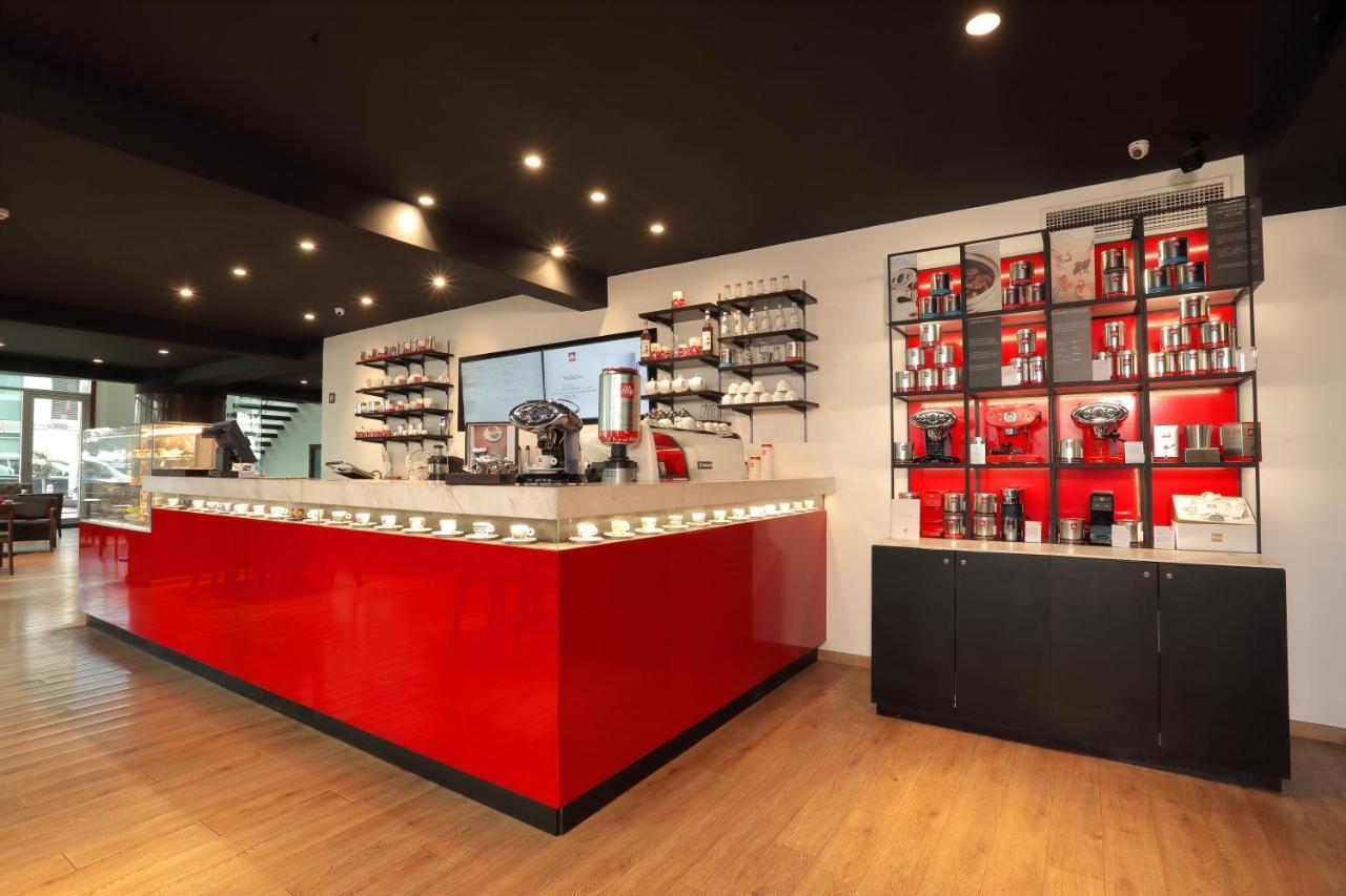 Le Palace D'Anfa Casablanca Luaran gambar The interior of a typical Nespresso boutique